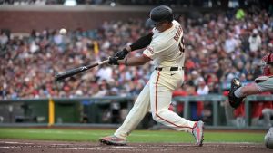 Devers abre su cuenta de jonrones con cuadrangular poderoso en San Francisco