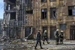 al-menos-cinco-muertos-en-un-nuevo-ataque-a-ucrania-lanzado-por-rusia-durante-el-dia