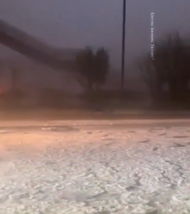 Tormenta histórica cubre de granizo las calles de Guiyang, China