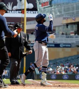 «La Máxima» Junior Caminero castiga la bola con su primer tablazo