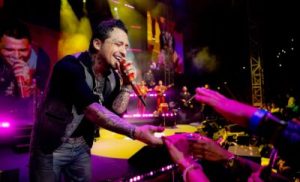 christian-nodal-conquista-altos-de-chavon-en-una-noche-a-casa-llena-cargada-de-exitos