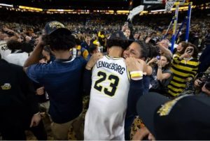 Lendeborg a su madre: “Eres el mundo para mí, una super mujer”