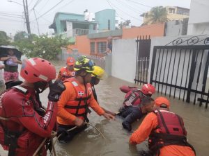 La Defensa Civil reporta inundaciones y pide no intentar cruzar cañadas ni ríos desbordados