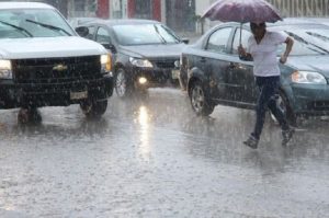 Meteorología prevé fin de semana lluvioso por sistema frontal y vaguada