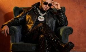 Elvis Martínez llevará su bachata romántica al Parque Central de Santiago