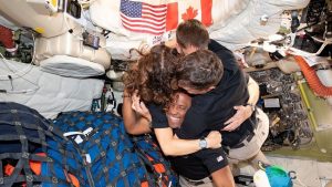 ¡llegaron!-astronautas-que-orbitaron-la-luna-amerizan-en-la-costa-de-san-diego