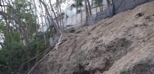 Deslizamiento por lluvias amenaza seguridad en Arroyo Hondo del DN