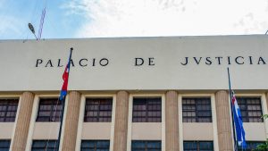 Condenan a 12 años a dos hombres hirieron dueño de negocio en medio de asalto