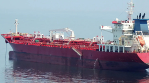 Petrolero chino cruza Ormuz en medio de disputa con Trump