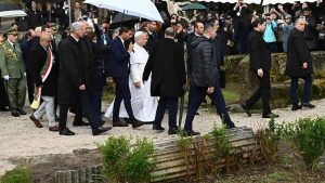 Doble atentado suicida coincide con visita del papa a Argelia