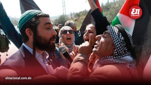 Policía israelí halla a unos 70 palestinos ocultos en un camión de basura en Cisjordania