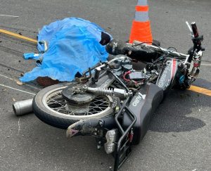 Tragedia brutal: motorista muere aplastado por camión en Santiago