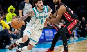 LaMelo anota bandeja decisiva y Hornets vencen al Heat en partido de Play-in