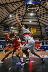 Mirambeaux lidera triunfo de los Reales ante Cañeros   