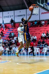 Spearman decide en el cierre y da triunfo a Titanes sobre Héroes