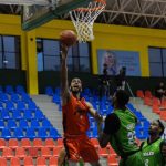 Quezada anota 34 y guía triunfo de Leones sobre Soles