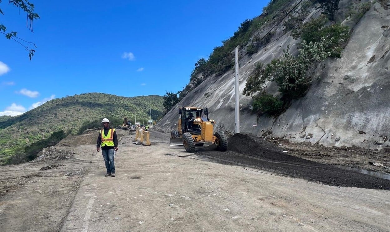 Habilitan paso provisional en kilometro 7 de la carretera conduce a San José de Ocoa tras derrumbe