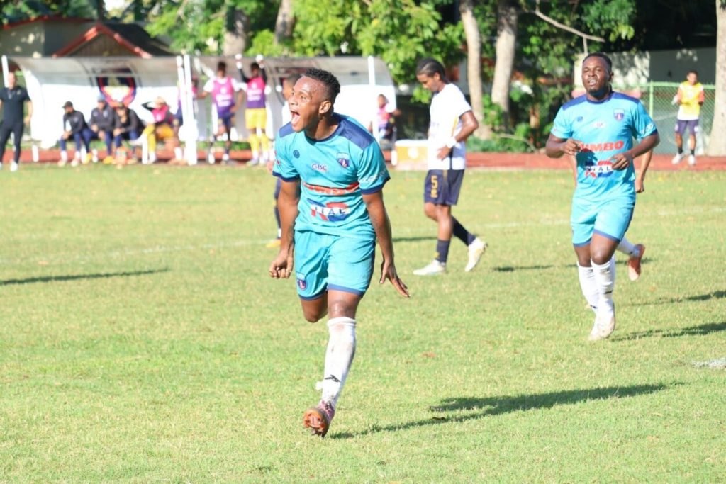salcedo-vence-a-pantoja-en-futbol-dominicano