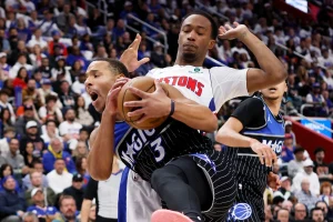 Magic sorprenden a Pistons y toman ventaja en la serie