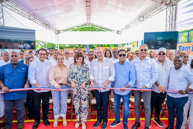 alcaldia-rescata-cancha-en-las-praderas-de-pekin-con-inversion-de-mas-de-rd$4.7-millones