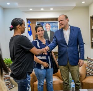 Familia de chofer asesinado se reúne con alcalde y reitera demanda de justicia