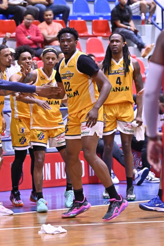 metros-siguen-firmes;-derrotan-a-leones-en-la-lnb