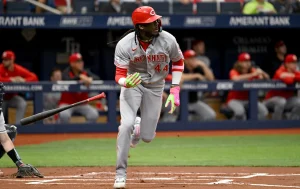 Elly De La Cruz conecta 2 de los 5 jonrones de los Rojos en victoria 12-6 sobre los Rays