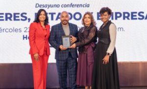 ANMEPRO reconoce a Lupillo Rivera por su compromiso con el empoderamiento femenino en República Dominicana