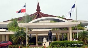 Suspenden labores en la UASD por varias horas