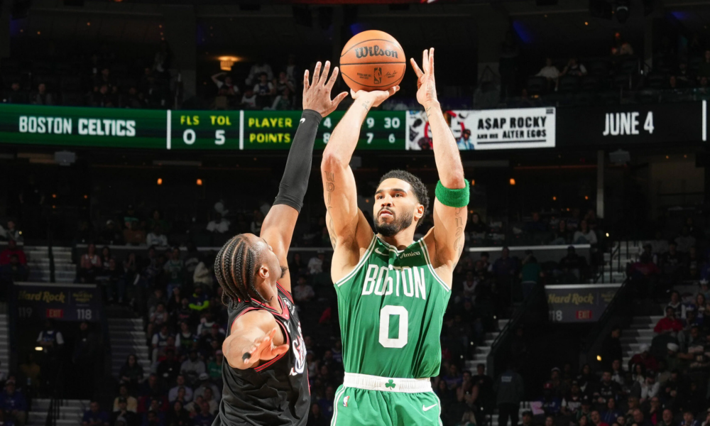 tatum-y-brown-lideran-a-celtics-en-victoria-sobre-sixers-en-juego-3