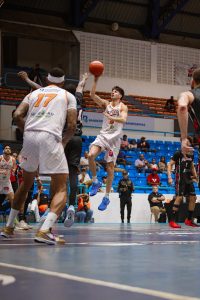 Gigantes se las ingenia para mantenerse invictos