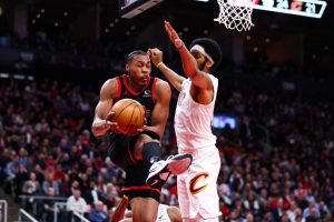 Barnes y Barrett lideran paliza de los Raptors sobre Cavaliers y recortan la serie