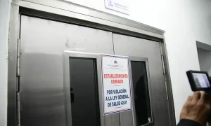 salud-clausura-quirofanos-de-clinica-tras-muerte