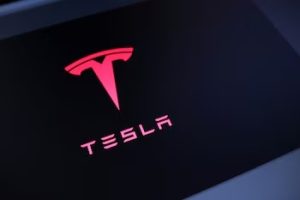 Acciones de Tesla suben un 8% luego de que Elon Musk anunciara avances en desarrollo de chips de IA