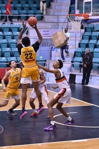 Hall hizo canasto de oro en remontada: Metros vencen a Reales y siguen invictos en la LNB