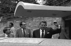 Disparos reavivan el recuerdo del atentado contra Reagan en mismo hotel de Washington