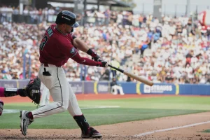 Dbacks remontan desventaja de 5 carreras y vencen 12-7 a Padres en Ciudad de México