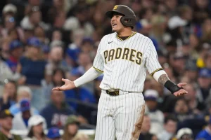 entre-hits-y-susto:-machado-brilla-pero-sale-por-precaucion