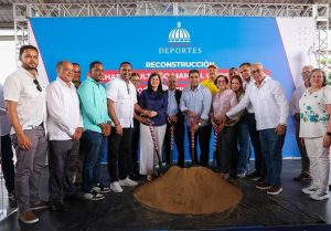 Ministro Kelvin Cruz inicia reconstrucción de dos multiusos en Hermanas Mirabal