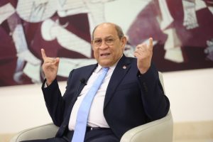 Rafael Santos dice no teme ser relevado del cargo tras denuncia sobre violencia