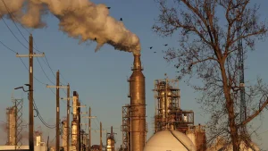 Petróleo sube más de 2 % por tensiones entre EE.UU. e Irán y bloqueo en el estrecho de Ormuz