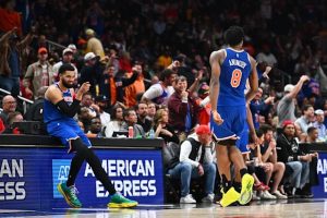 Knicks aplastan a los Raptors 140-89 con triple doble de Karl Towns y avanzan de ronda
