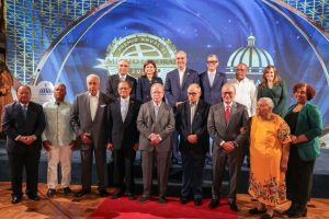 gobierno-crea-premio-al-merito-laboral-y-reconoce-a-trabajadores-y-empresrios