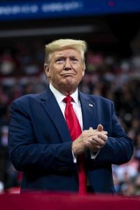 Trump amenaza con subir aranceles al 25 % a vehículos de la UE por supuesto incumplimiento comercial