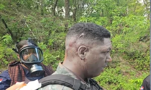Tres policías y un capitán del ERD resultan heridos durante protesta contra mina en San Juan