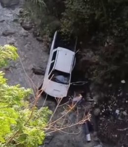 Muere hombre tras caer camioneta por barranco en carretera Ocoa–Cruce de Ocoa