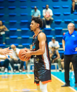 Romeao Ferguson decide con triple y lidera triunfo de Titanes en la LNB