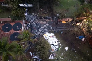 avioneta-se-estrella-contra-edificio-y-deja-dos-muertos-en-brasil