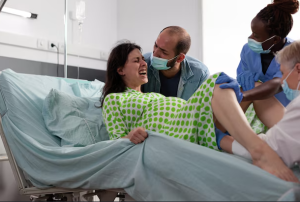 Tribunal de Madrid ordena indemnizar con 13,3 millones de euros a madre por daño neurológico de su hijo durante el parto