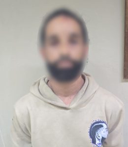 Capturan a hombre por robo de cadena en Santiago